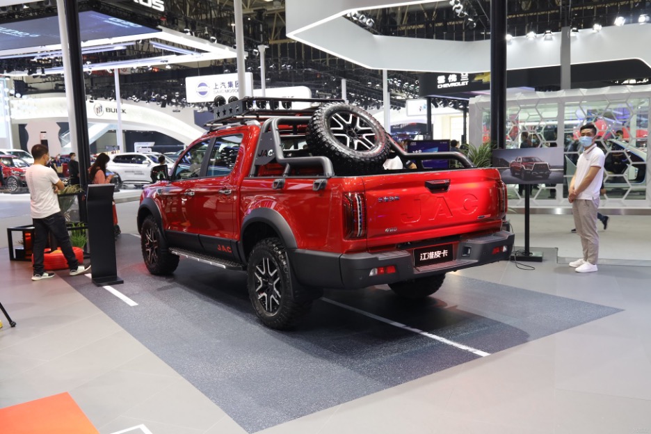 JAC T9 оснащений потужним 2,0-літровим бензиновим турбованим двигуном