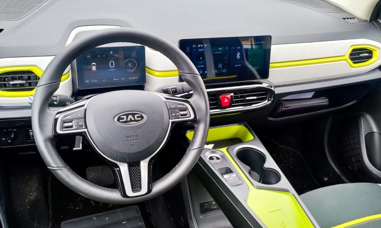 JS1 отримав кольоровий бортовий комп’ютер 