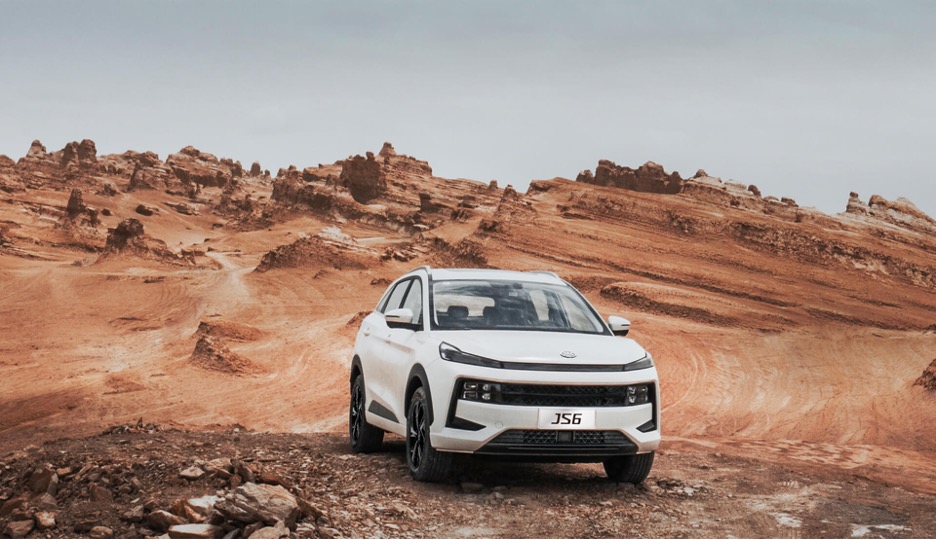 Дизайн JAC JS6 стилістично схожий з JS4