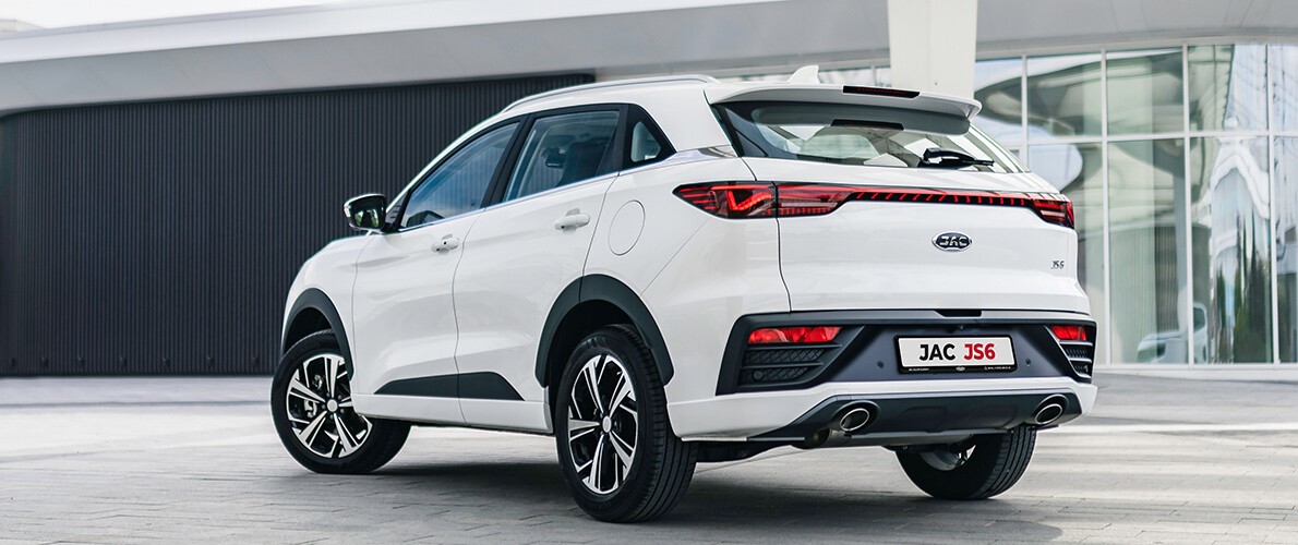 JS6 точно змусить на себе обернутися