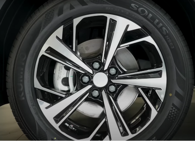 Гальмування забезпечується дисками